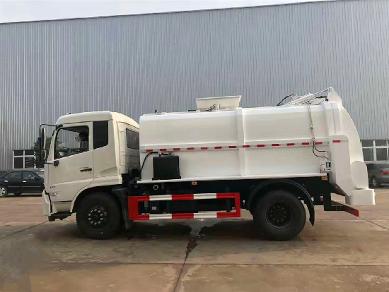 天錦12方餐廚垃圾車(chē)(方罐)