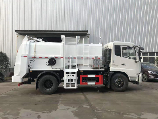 天錦12方餐廚垃圾車(chē)(方罐)