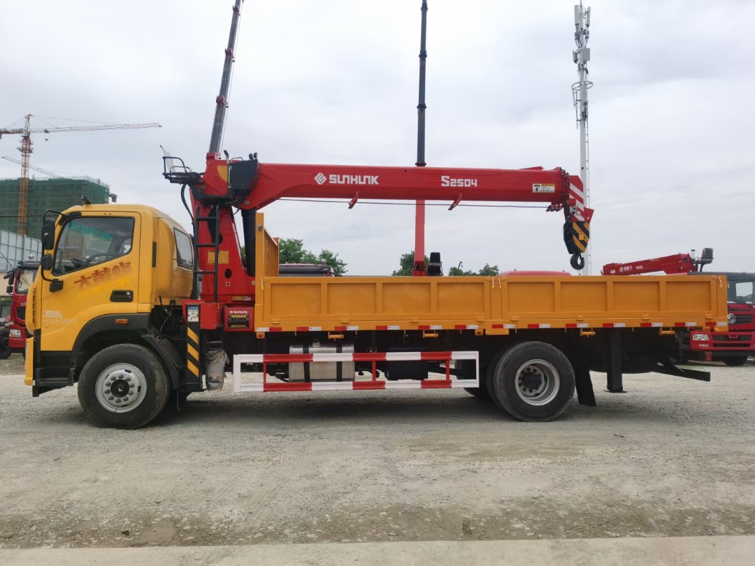 國(guó)六福田大黃蜂宏昌天馬10噸隨車吊