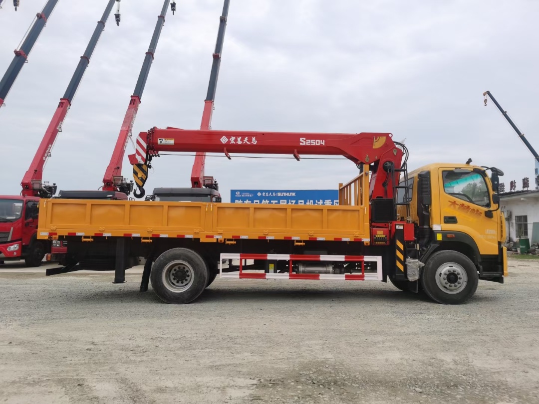 國(guó)六福田大黃蜂宏昌天馬10噸隨車吊