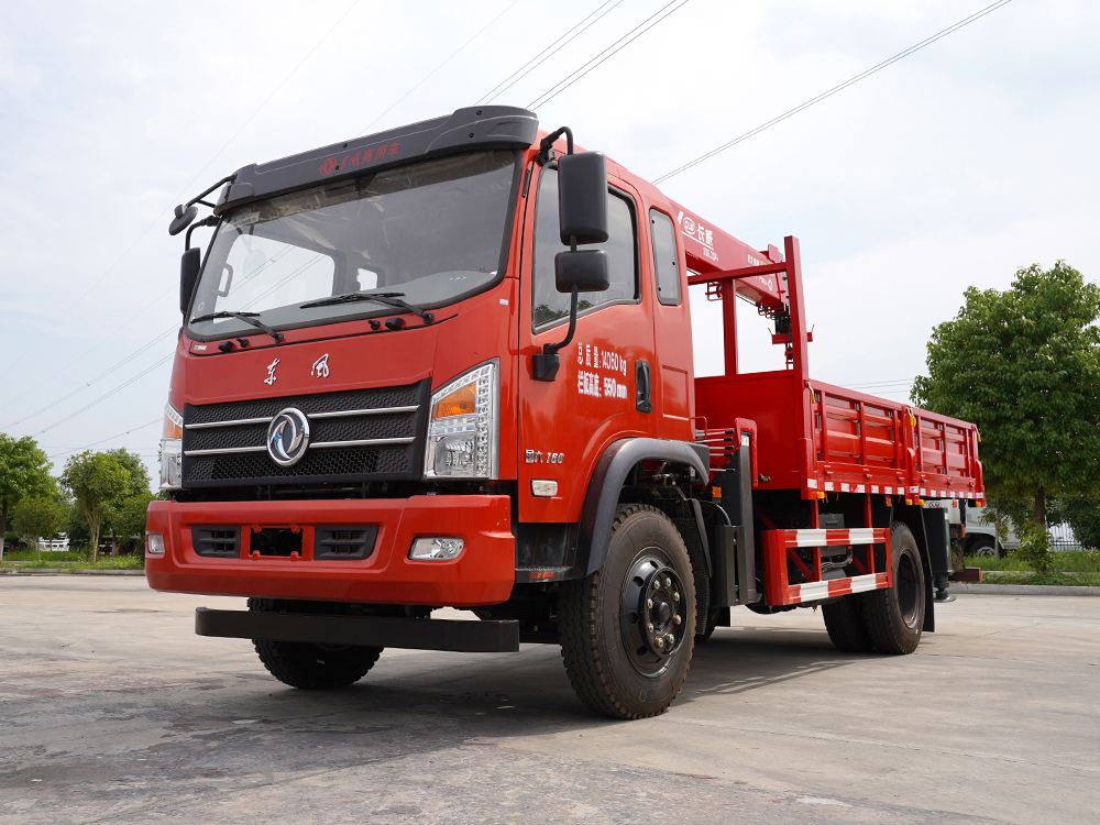 國(guó)六東風(fēng)長(zhǎng)威6.3噸四節(jié)直臂隨車吊