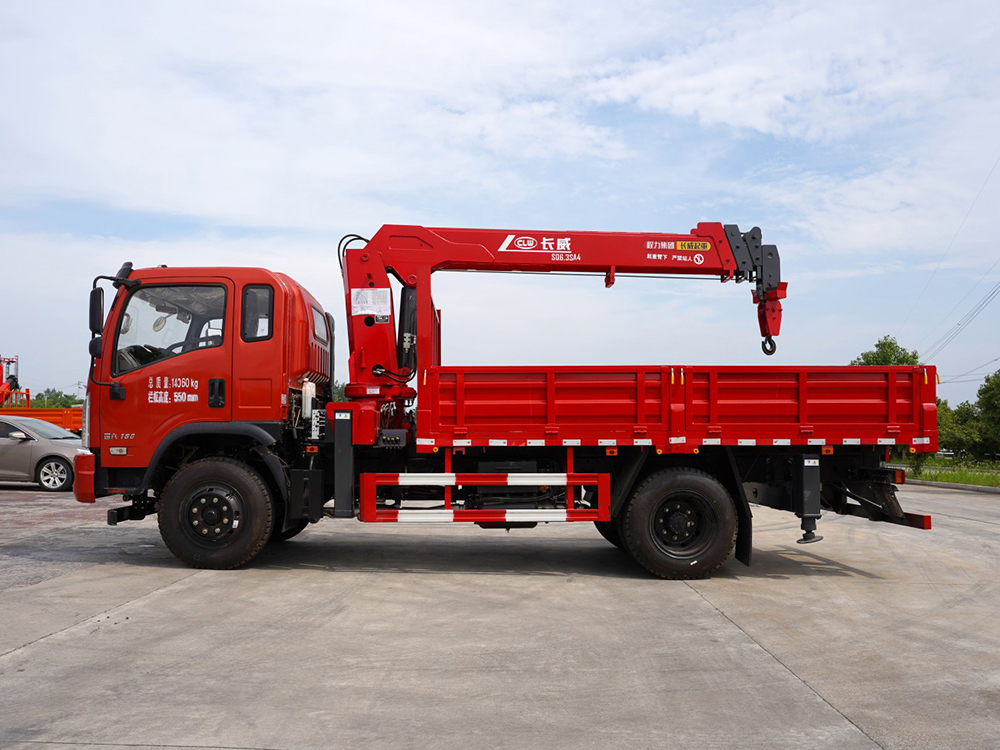 國(guó)六東風(fēng)長(zhǎng)威6.3噸四節(jié)直臂隨車吊